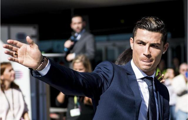 拜仁12轮不败领跑，曼城绝杀鱼腩，巴萨AC米兰登顶