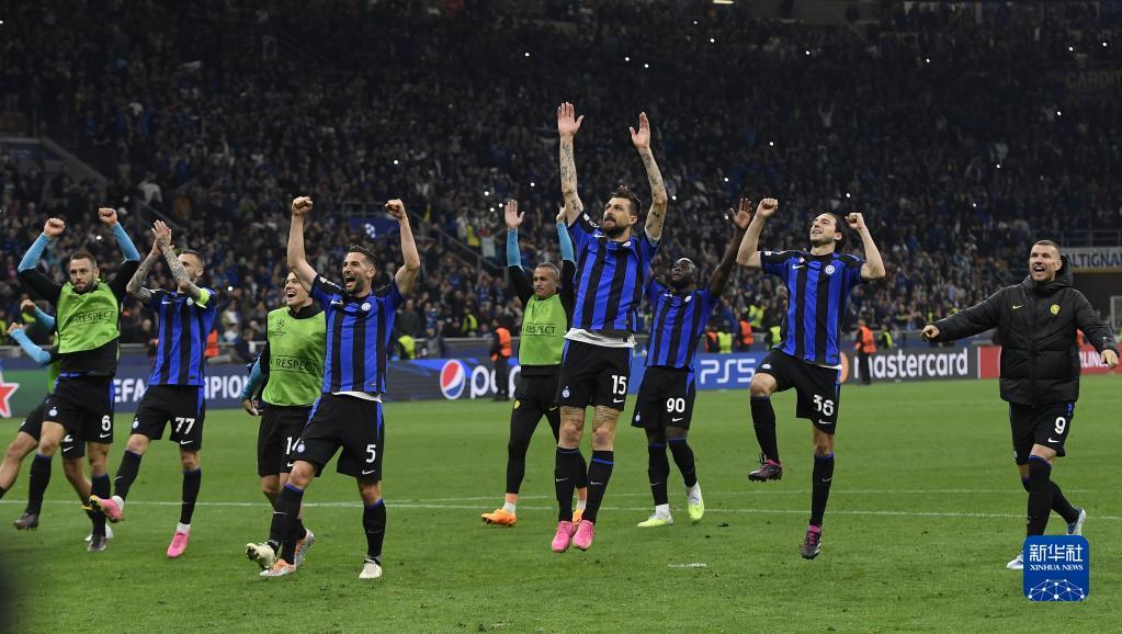 老佛爷祝贺克罗斯获德国骑士十字勋章：曾拥有过你是一种荣幸