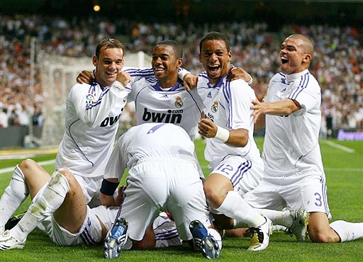 拜仁发布赛前预热海报：阿芳、杰克逊出镜（拜仁赛前海报出炉：阿芳、杰克逊亮相）