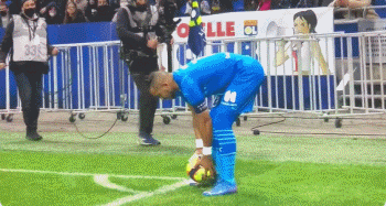 凯尔：我和施洛特贝克没矛盾；他的续约？在经济上我们尽全力