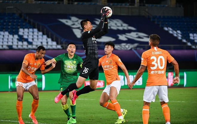 记者：格纳布里接近与拜仁续约两年，税前年薪最高1500-1600万（记者：格纳布里有望与拜仁续约2年，税前年薪上限1500万-1600万）