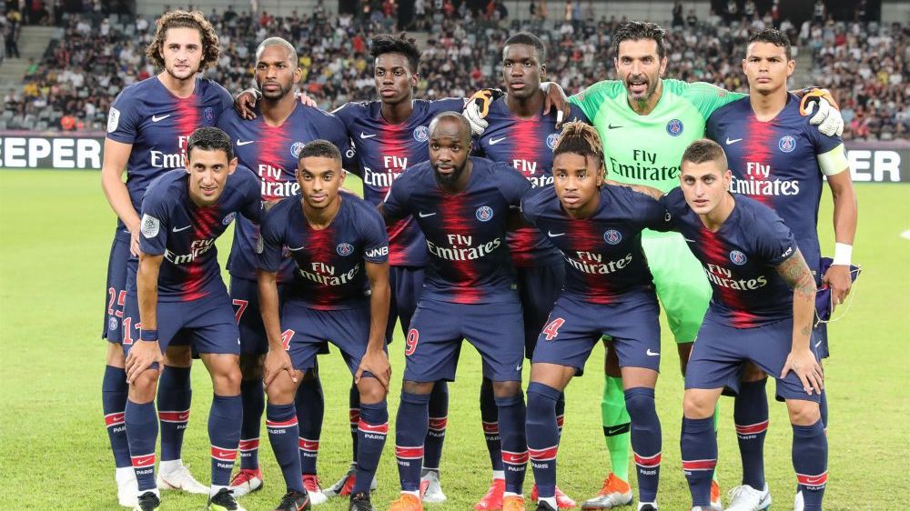 上海海港夺冠背后是穆斯卡特的战略放弃与坚守，成功卫冕中超冠军。（从战略取舍到坚守底线，穆斯卡特助上海海港完成中超卫冕）