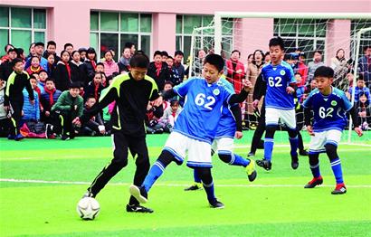 皇马客战塔拉维亚首发：姆巴佩领衔，恩德里克出战（皇马客场挑战塔拉维亚首发名单：姆巴佩领军，恩德里克亮相）