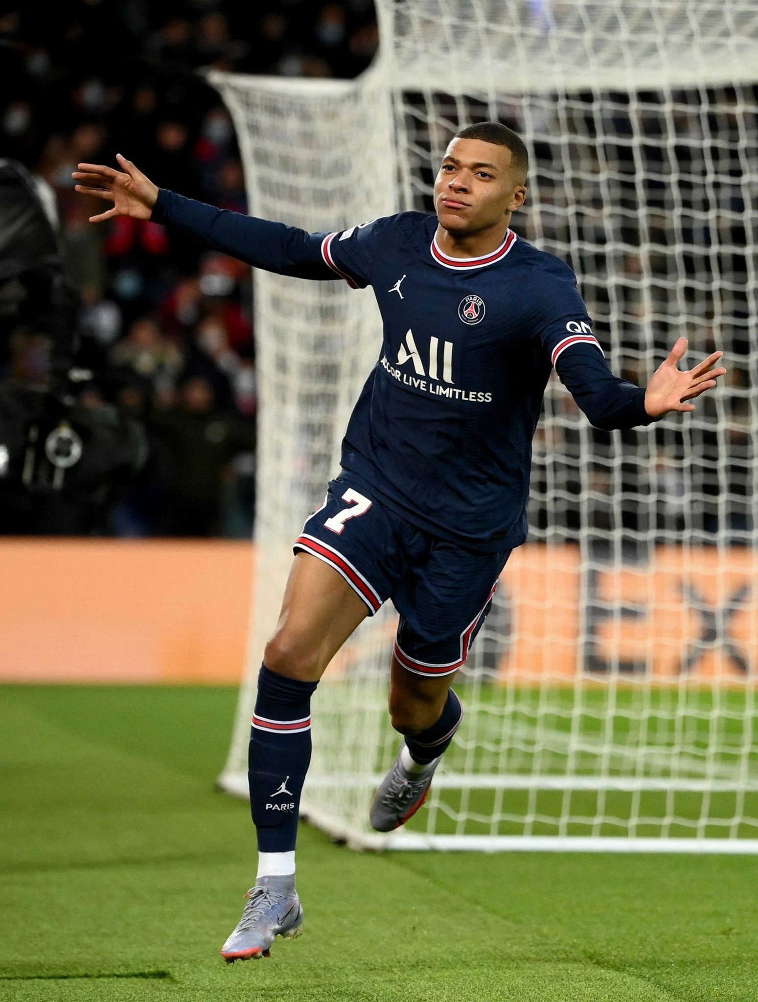 斯基拉：本菲卡正在关注科斯蒂奇，穆里尼奥对他十分赏识