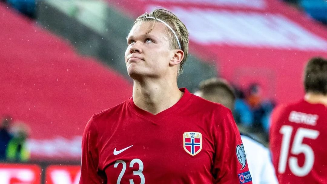 德天空：帕利尼亚原本想留队，但拜仁高层明确建议他转会