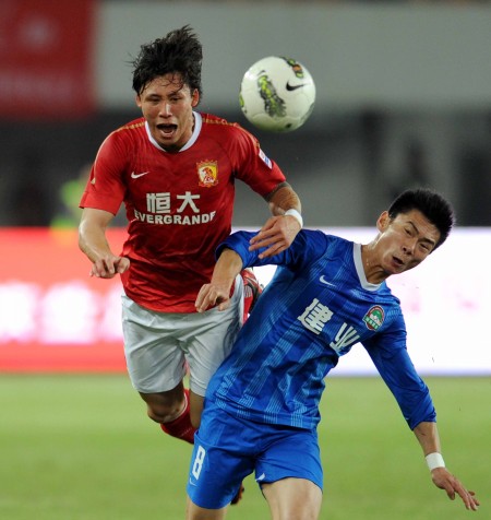 相较去年圣诞，曼城本赛季多拿10分，阿森纳多6分，利物浦少10分（今年圣诞对比去年：曼城+10分，阿森纳+6分，利物浦-10分）