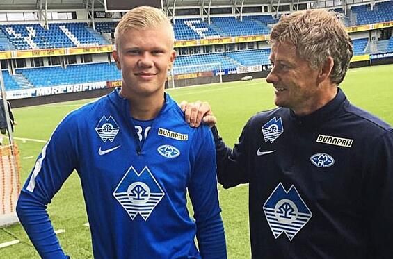 吴少聪女友晒足协杯冠军奖牌：男朋友带的苏州特产