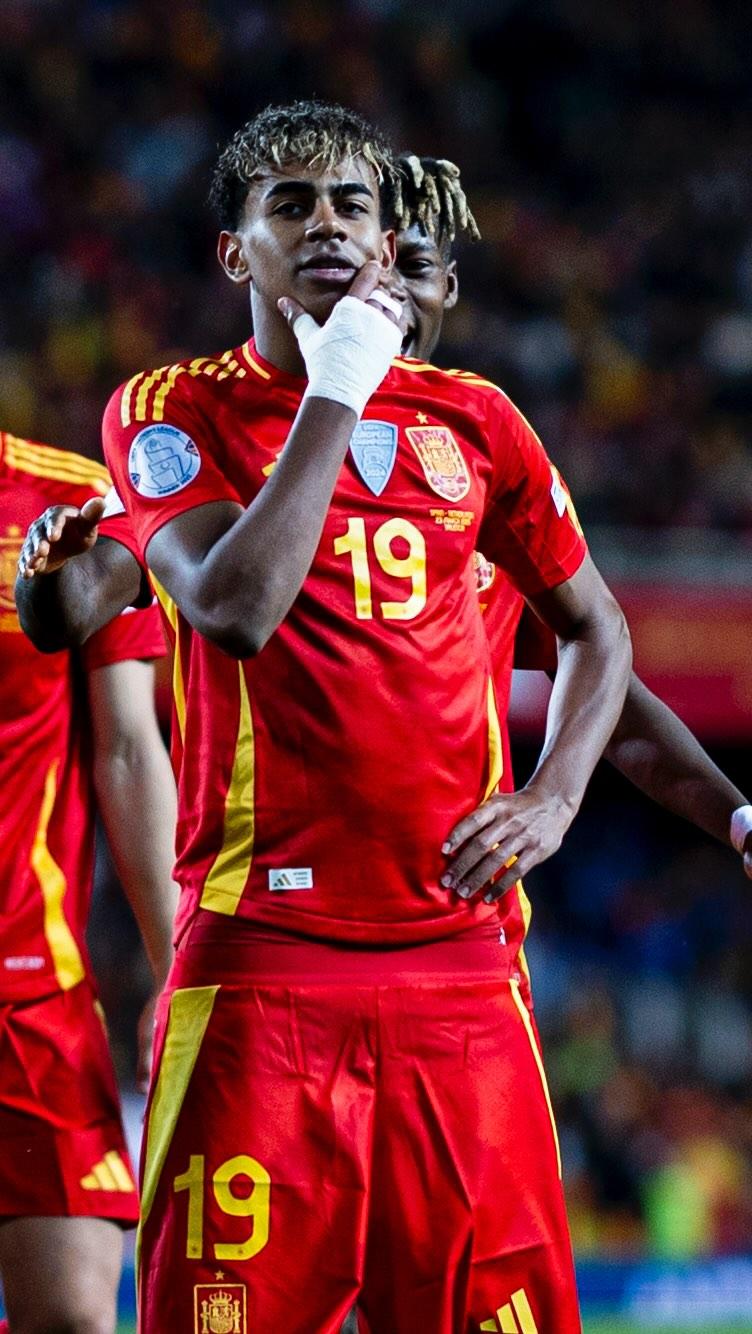 英超半场：威尔逊造险，富勒姆暂0-0桑德兰（半场战报：威尔逊险些破门，富勒姆0-0暂平桑德兰）