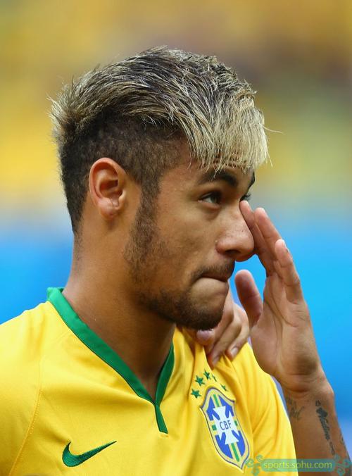 鲁尼：我不太喜欢吃烤肉，宁可吃火腿、鸡蛋和薯条（鲁尼：烤肉不对胃口，我更偏爱火腿、鸡蛋和薯条）