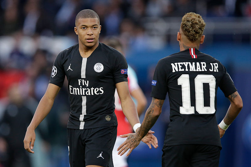 受到撞击影响？米切尔第三节仅5中2，得到4分1板1助