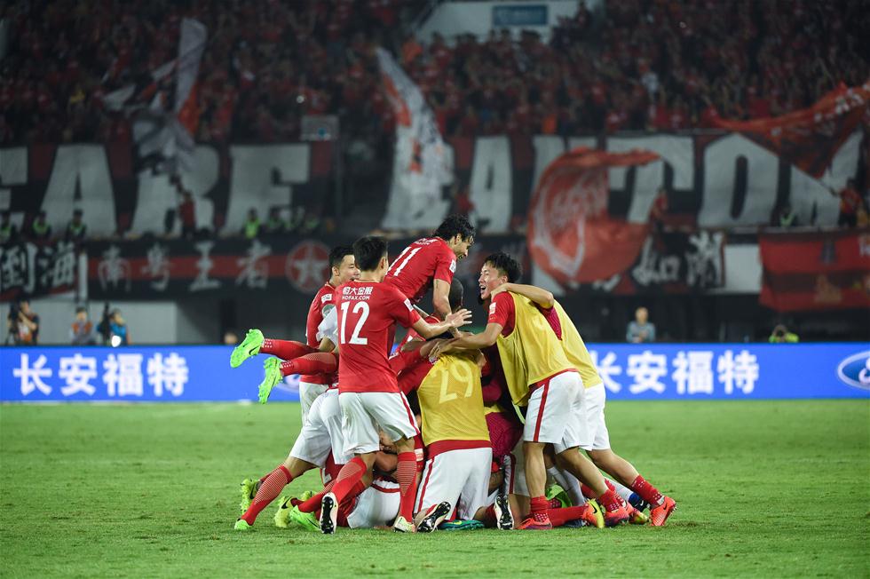 前锋关键射门锁定胜局