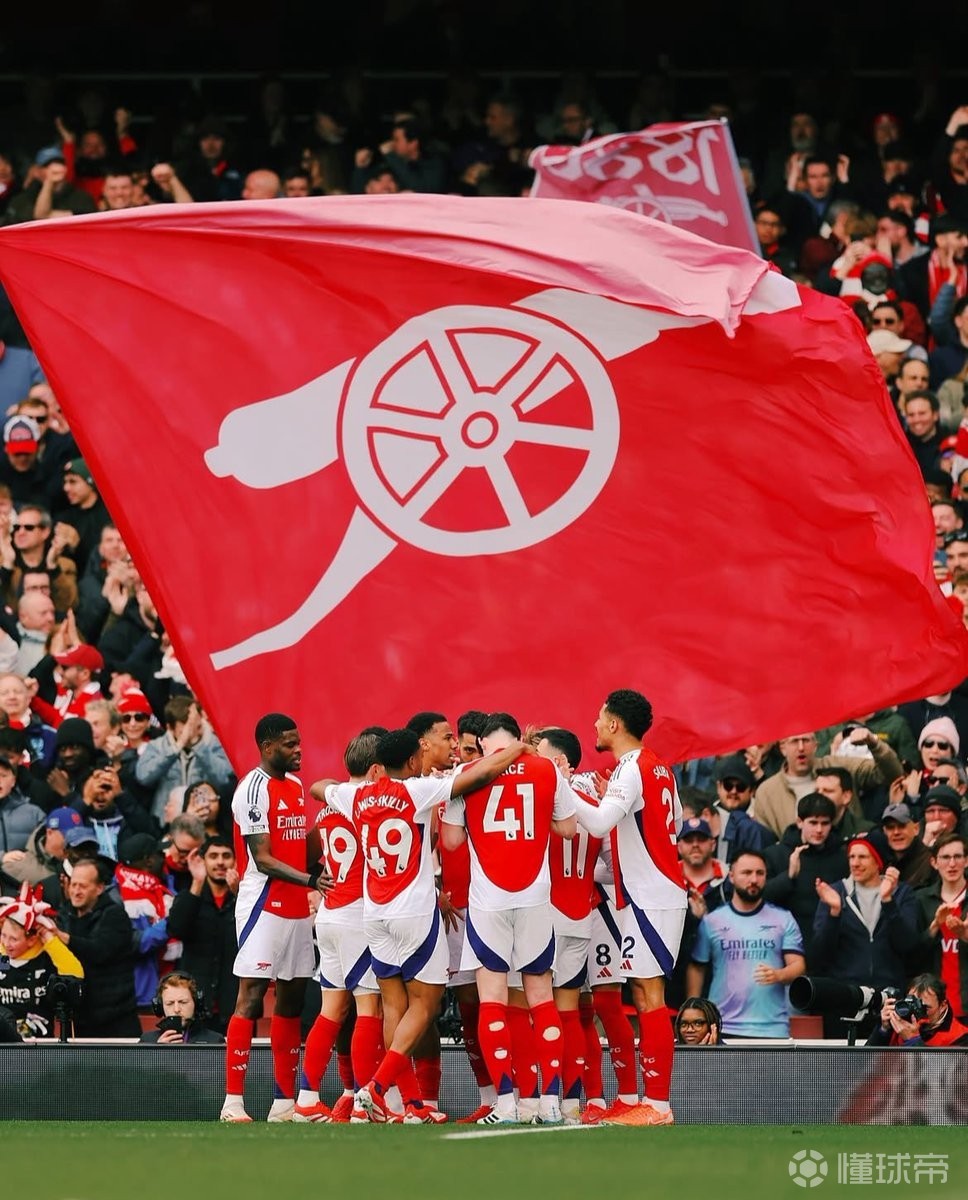 英超冷门多豪门问题多，曼联1比1西汉姆，B费错失良机被质疑（英超冷门频出豪门隐忧凸显，曼联1-1西汉姆，B费浪费良机遭质疑）