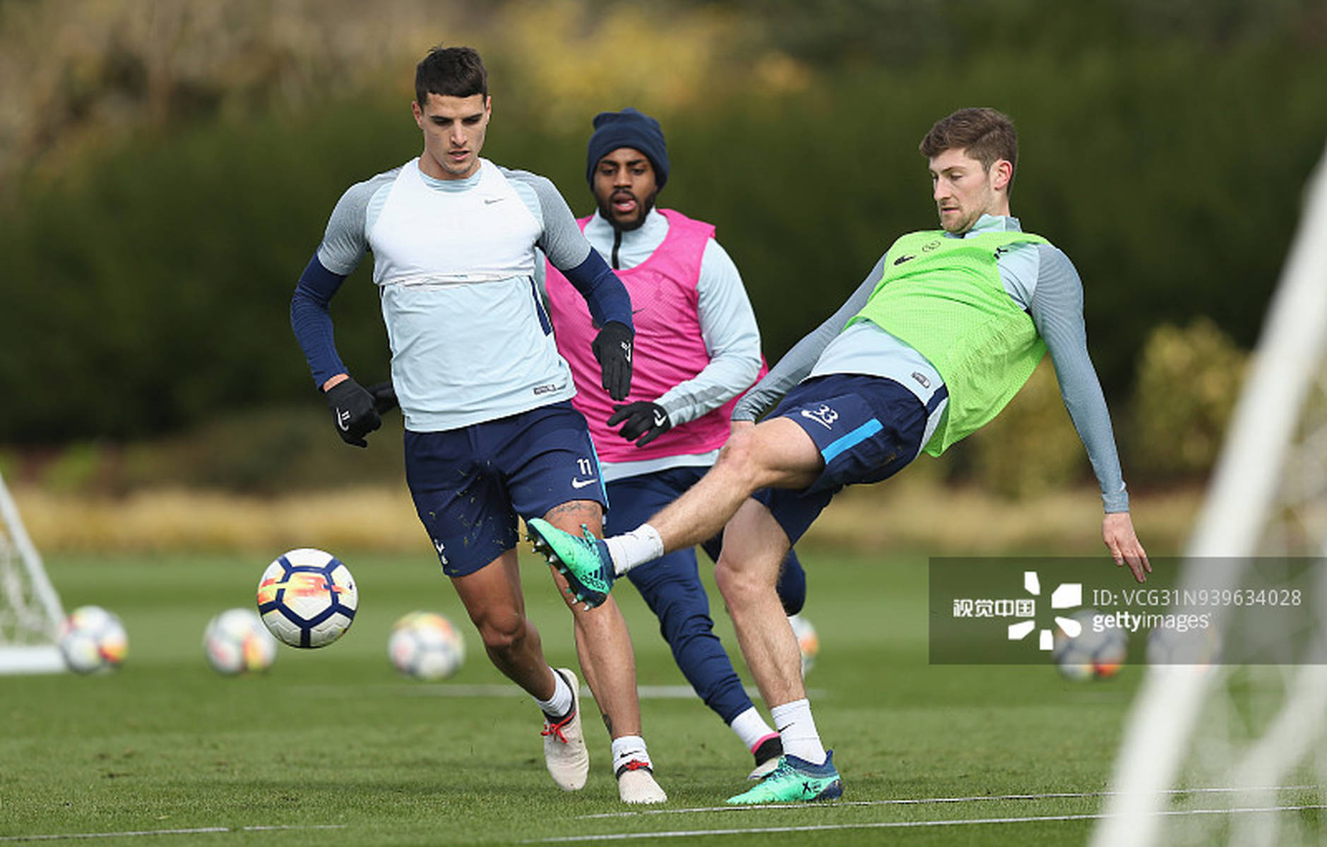 足球国足助教透露球队新目标：冲击小组第一