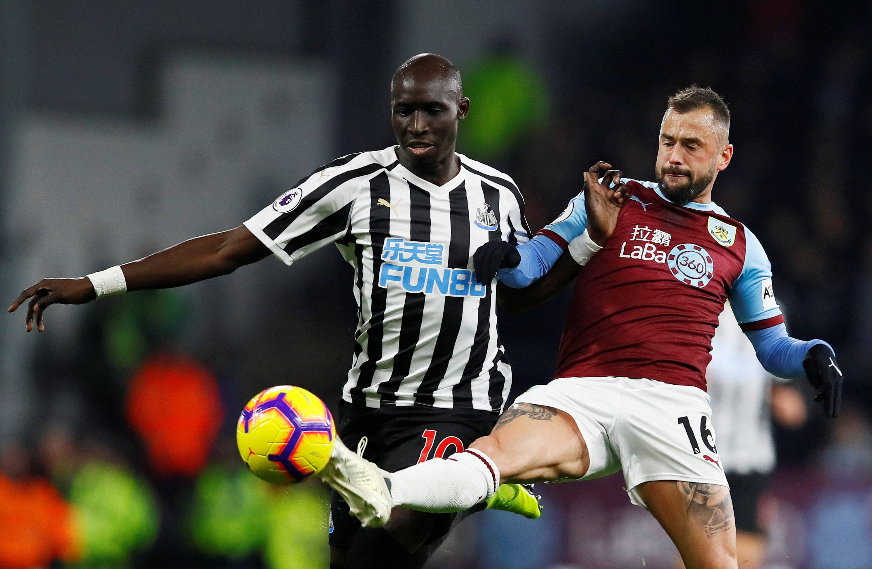 吴前贡献16分5篮板5助攻，两队唯一得分上双的本土球员