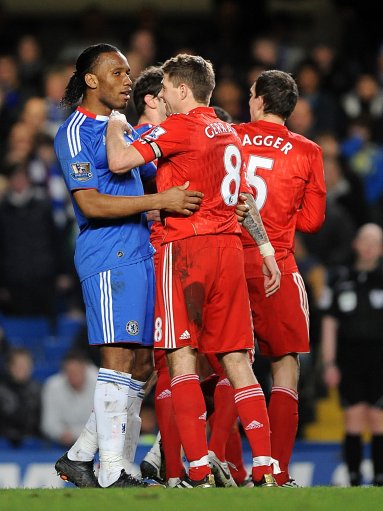 琼斯：我们一直都支持斯洛特，萨拉赫的情况轮不到我点评