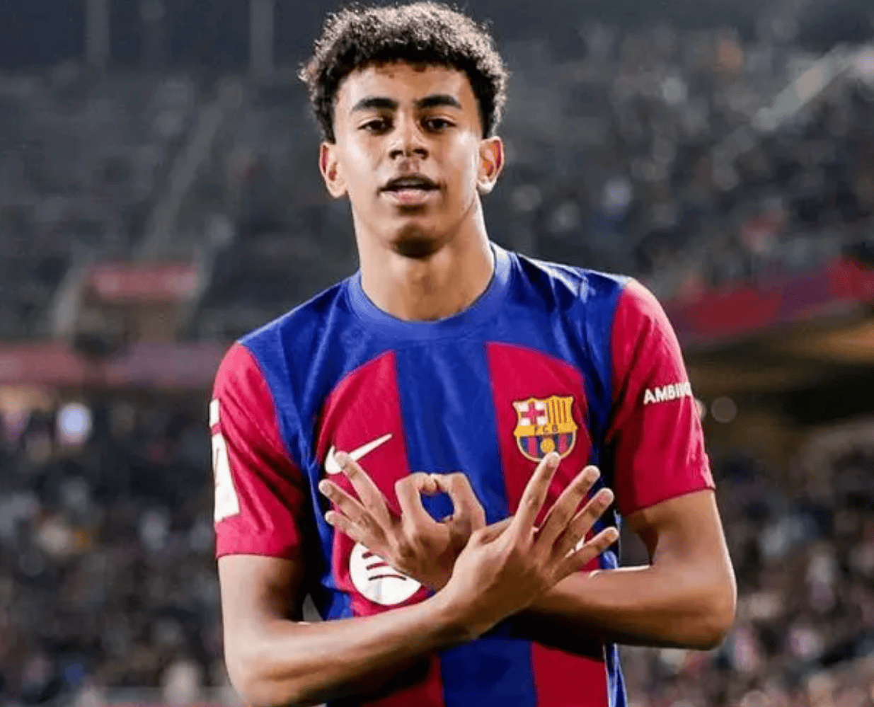 成都蓉城新掌门人徐正源成功续约，签约韦世豪、周定洋，球队迅速提升，备战亚冠，力争争冠。（徐正源续约成都蓉城，韦世豪周定洋加盟助阵，球队提速备战亚冠，剑指冠军）