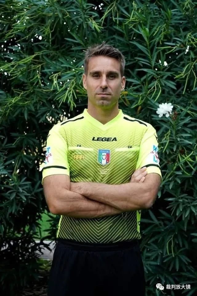 随着曼联1-1遭绝平，英超最新积分榜出炉：阿森纳一枝独秀（曼联1-1被读秒扳平，英超积分榜更新：阿森纳高居榜首）