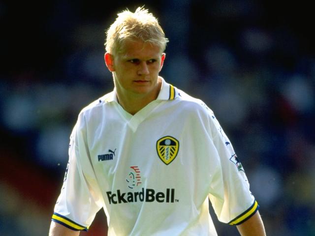 中国队在米兰冬奥会冰壶落选赛中以5-2战胜菲律宾队，取得三连胜，成为唯一全胜队伍。